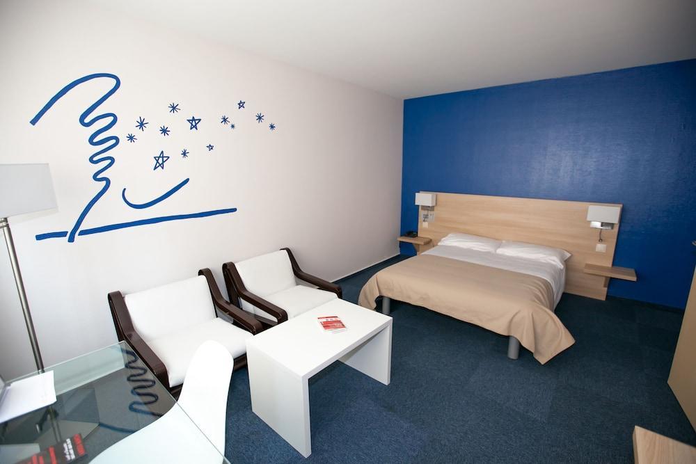 Hotel Chambord Ментона Экстерьер фото