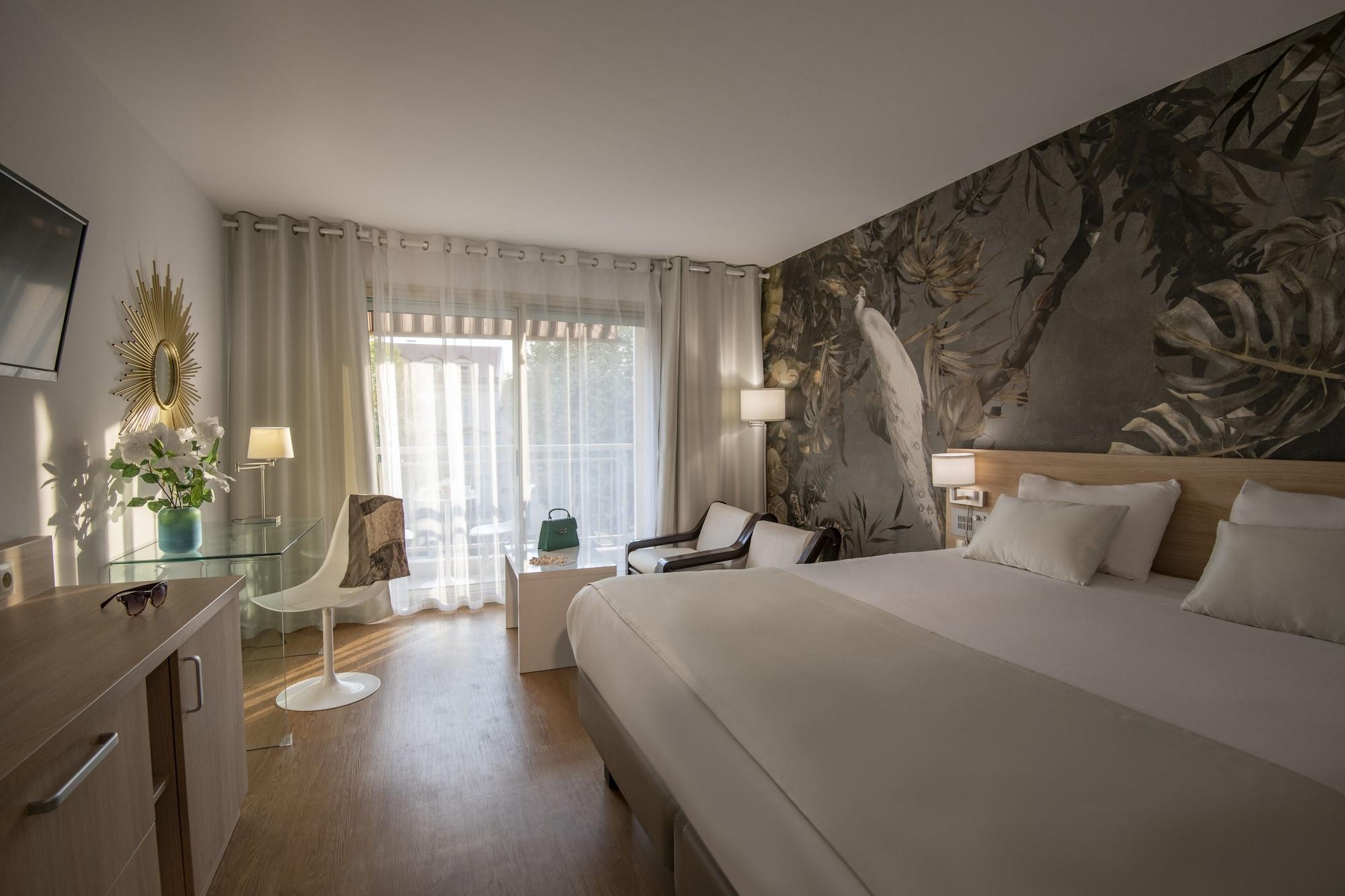 Hotel Chambord Ментона Экстерьер фото