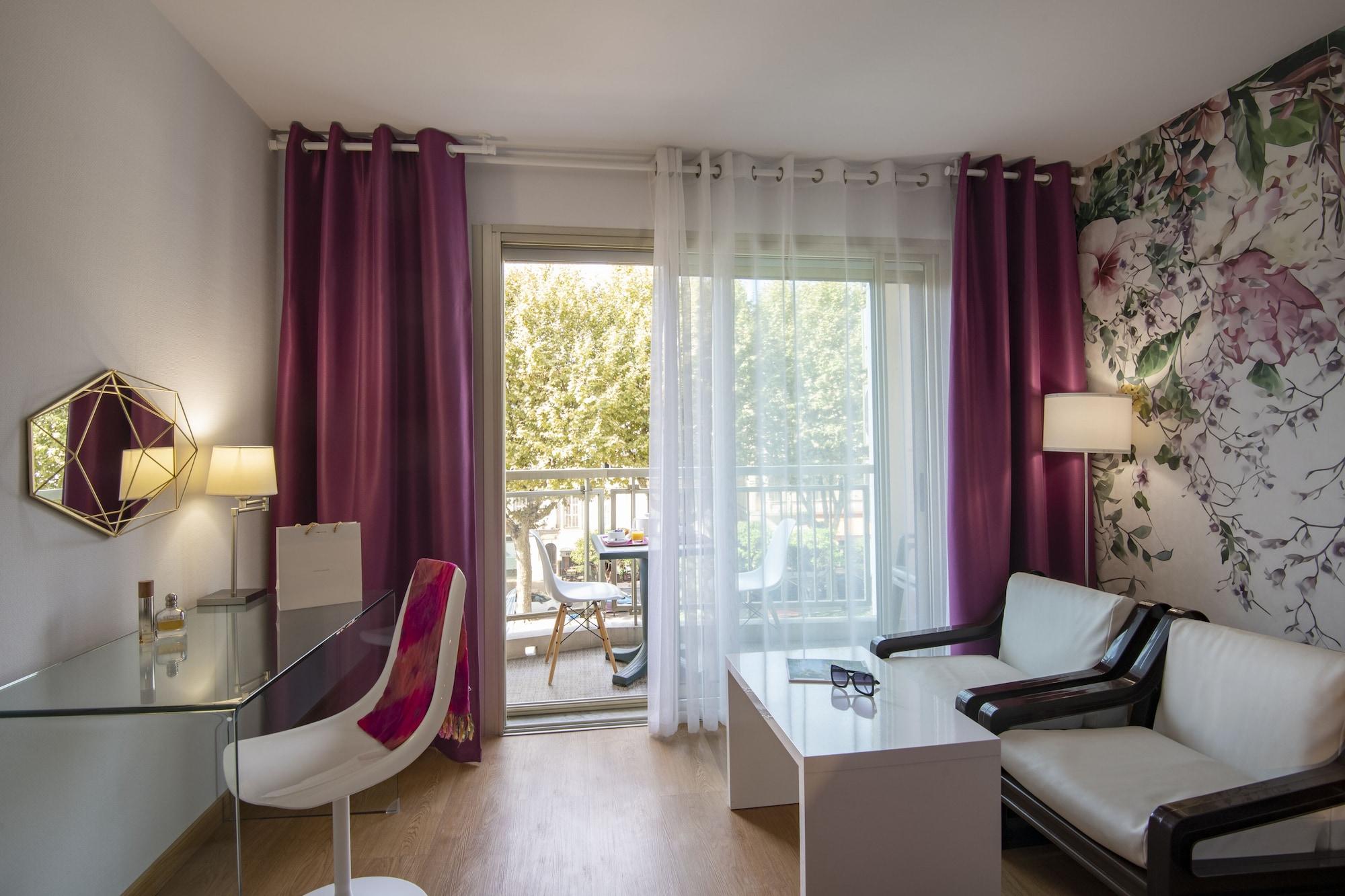 Hotel Chambord Ментона Экстерьер фото