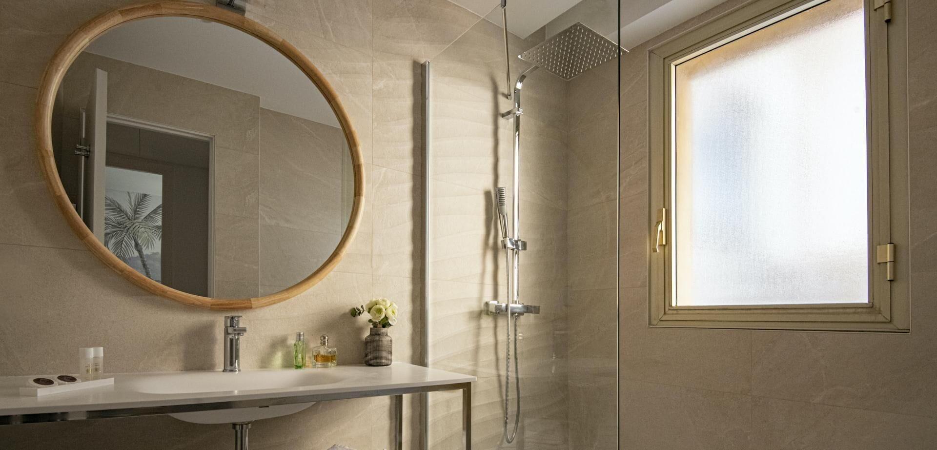 Hotel Chambord Ментона Экстерьер фото