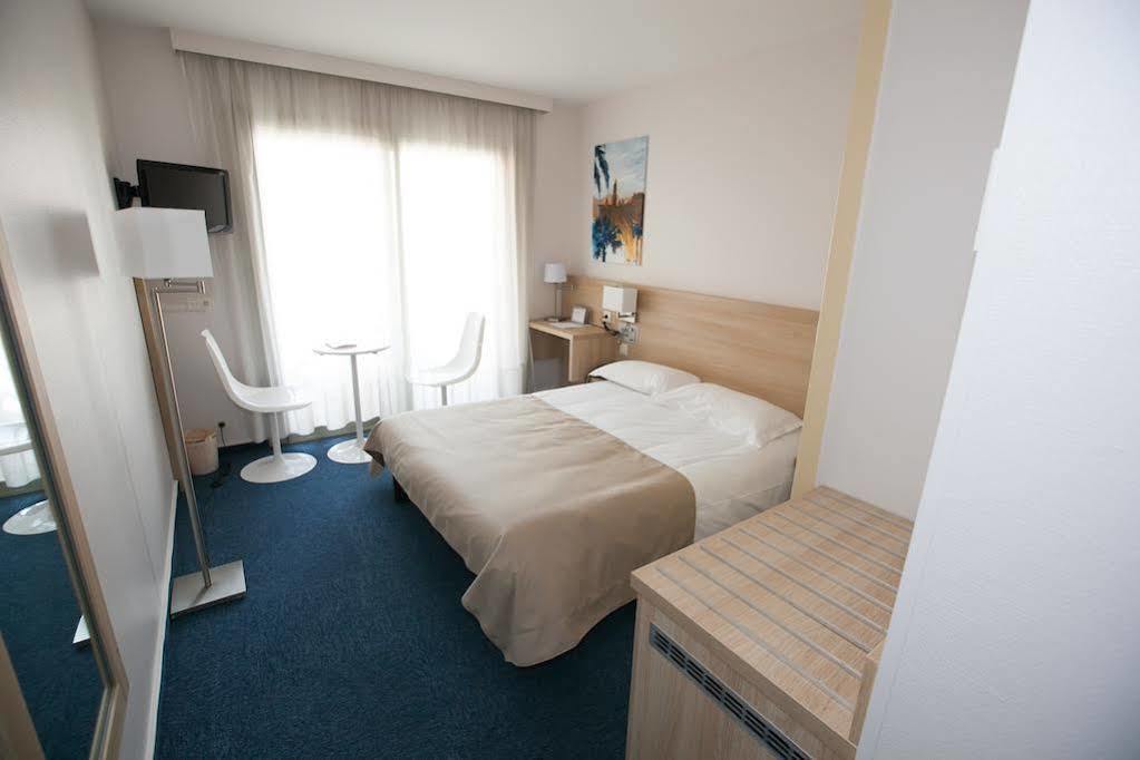 Hotel Chambord Ментона Экстерьер фото